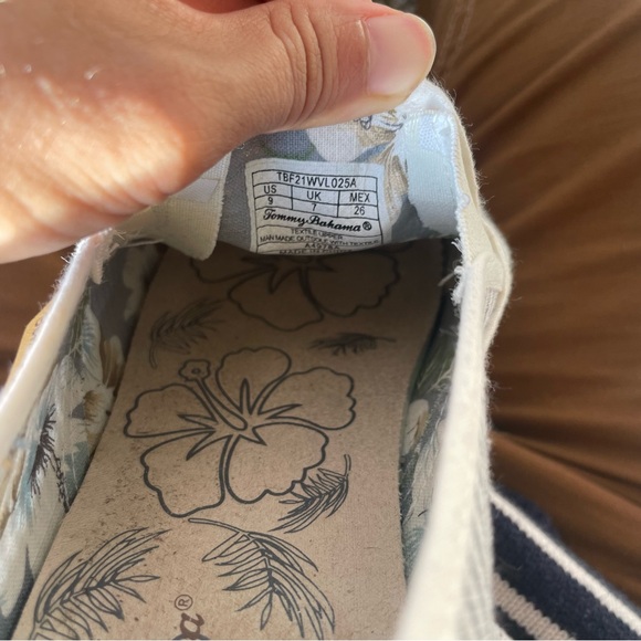 Tommy Bahama Striped Slip-On Shoes with Gold Accents Womens Size 9 - Picture 6 of 7